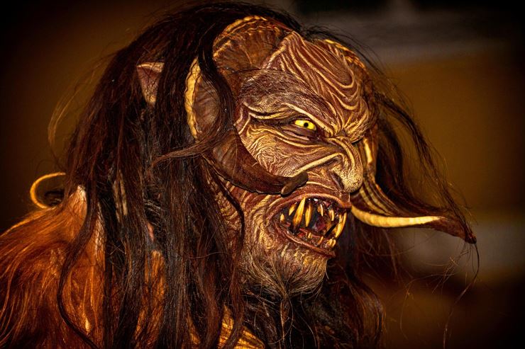 Maskenausstellung in Ebbs mit Festabend